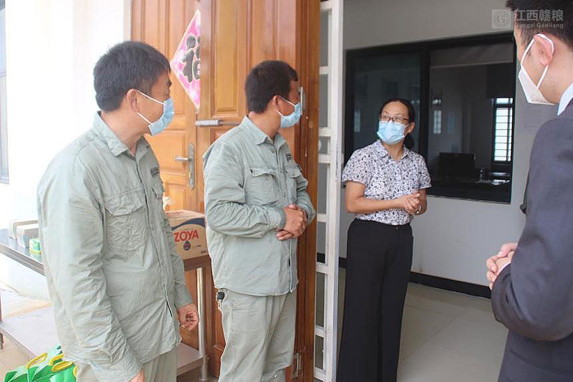 中國駐赤道幾內亞大使亓玫蒞臨示范農場視察指導